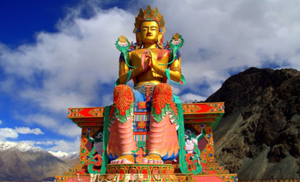 Red Maitreya Temple - Vushii.com